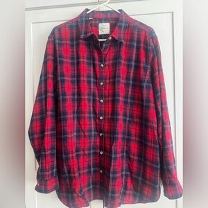 Jachs Girlfriend flannel plaid shirt with pockets.